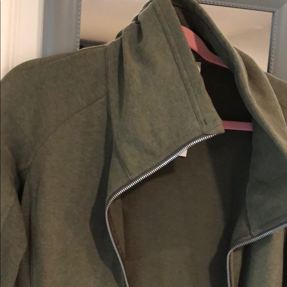 Lululemon jacket - Picture 3 of 3